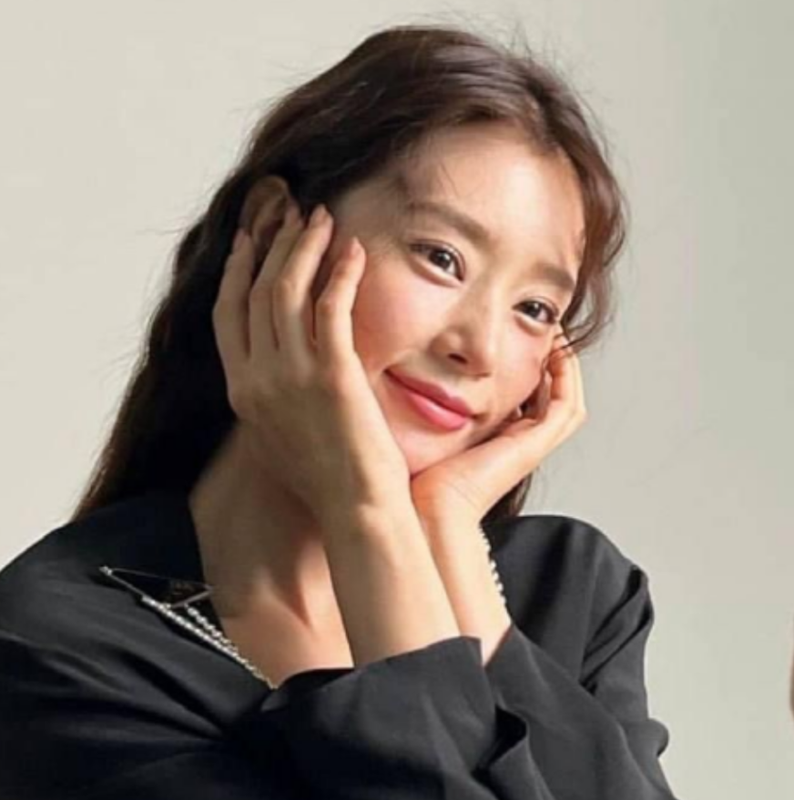 A moment captured by a fan of Lee Joobeen