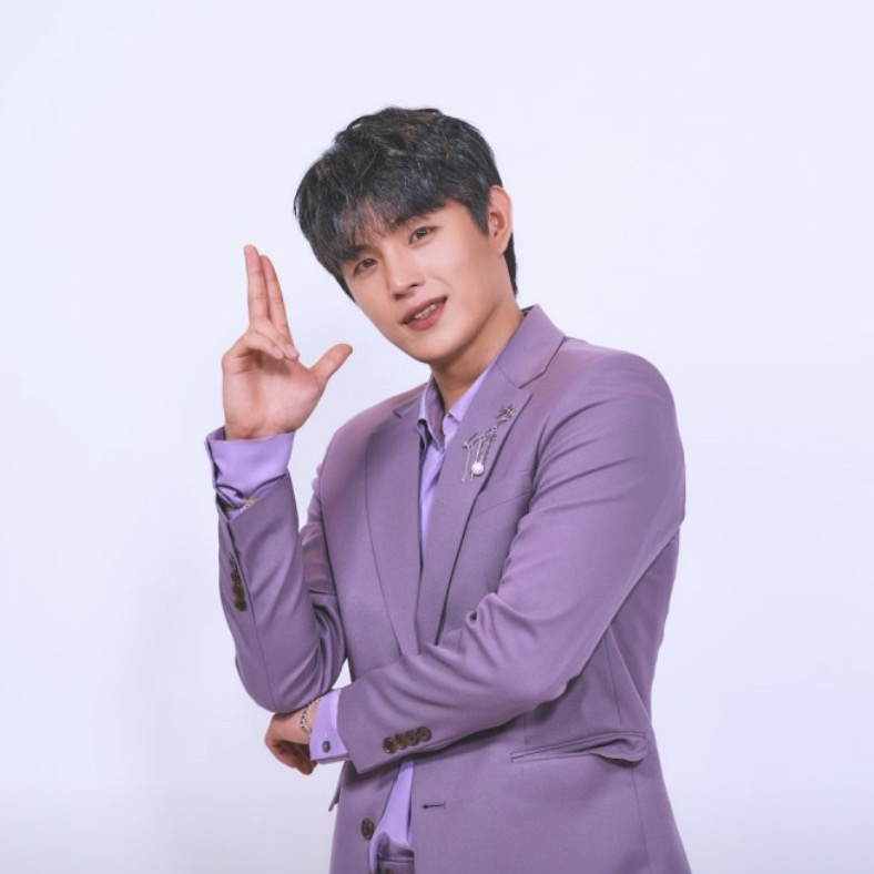 Behind-the-scenes cut of Kang Minsoo