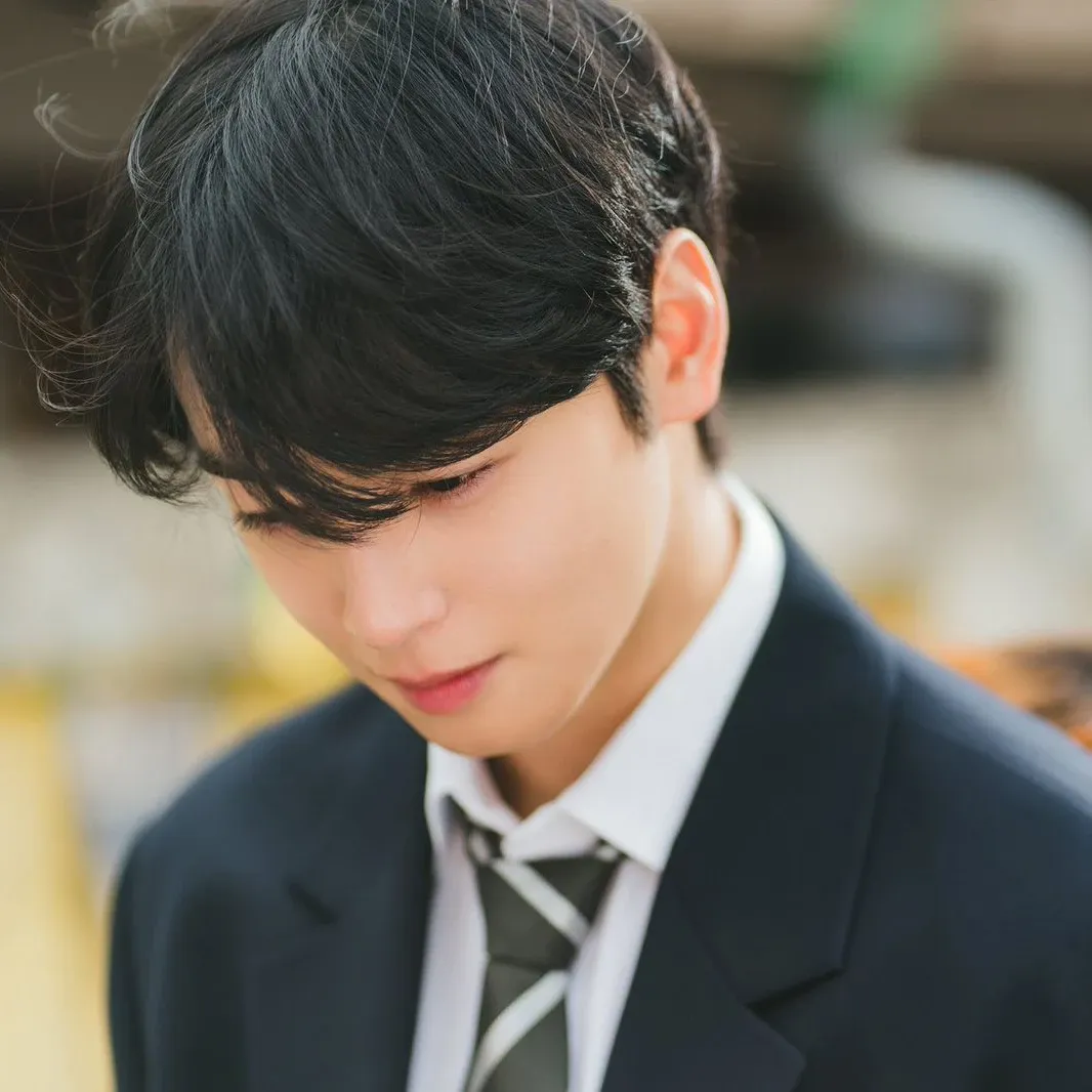 Latest photo of Cha Eunwoo