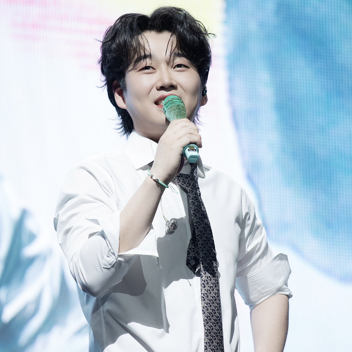 Behind-the-scenes cut of Hwang Youngwoong