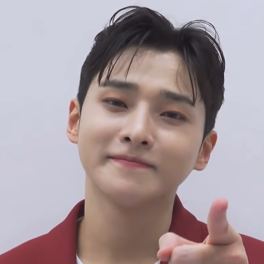 A moment captured by a fan of Seong Ri