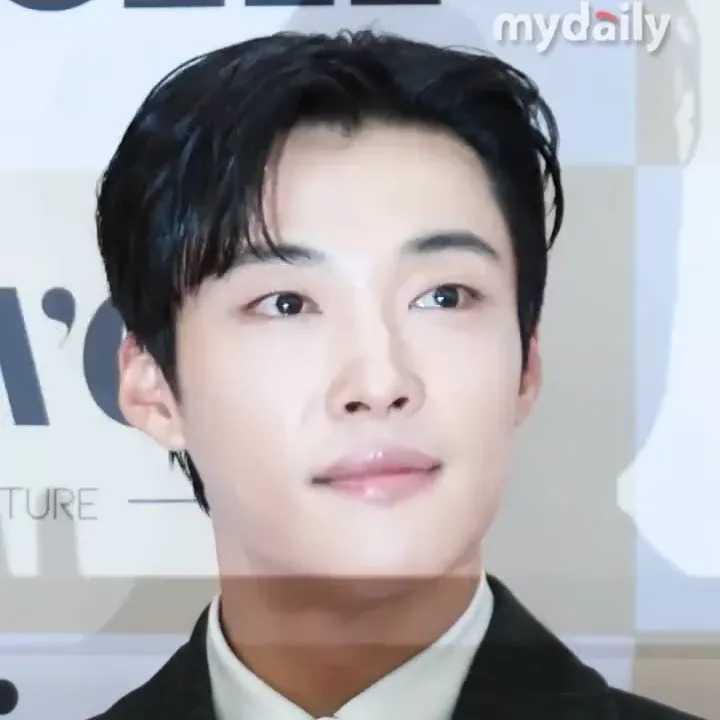 A moment captured by a fan of Woo Dohwan