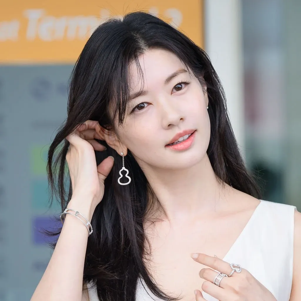 Recent activity shot of Jung Somin