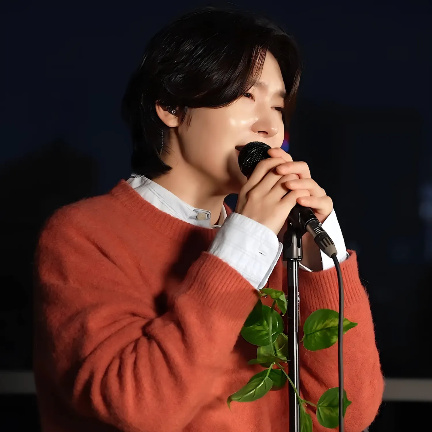A moment captured by a fan of Kim Yongbin