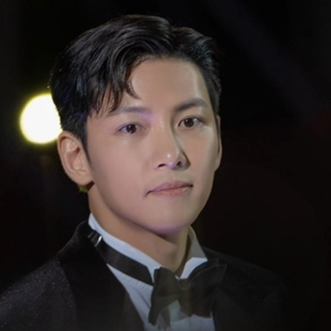 粉丝拍下的池昌旭瞬间