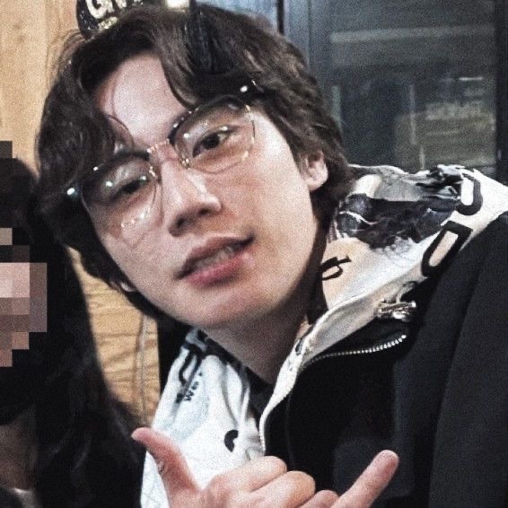 Behind-the-scenes cut of Lee Junyoung