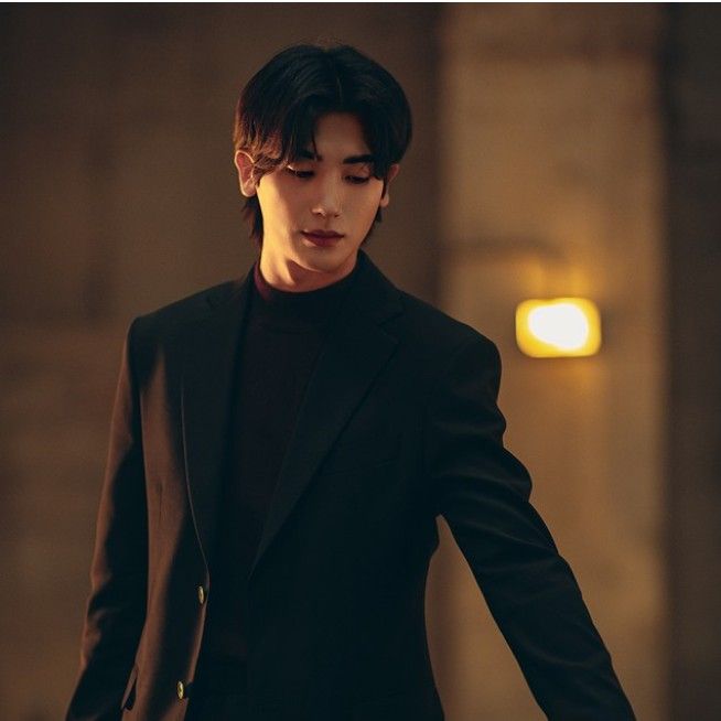 Behind-the-scenes cut of Park Hyungsik