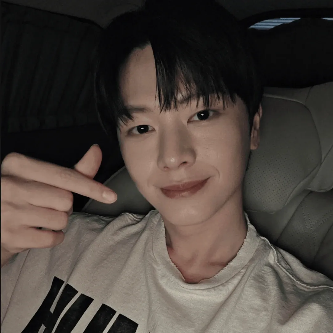 A moment captured by a fan of Yook Sungjae