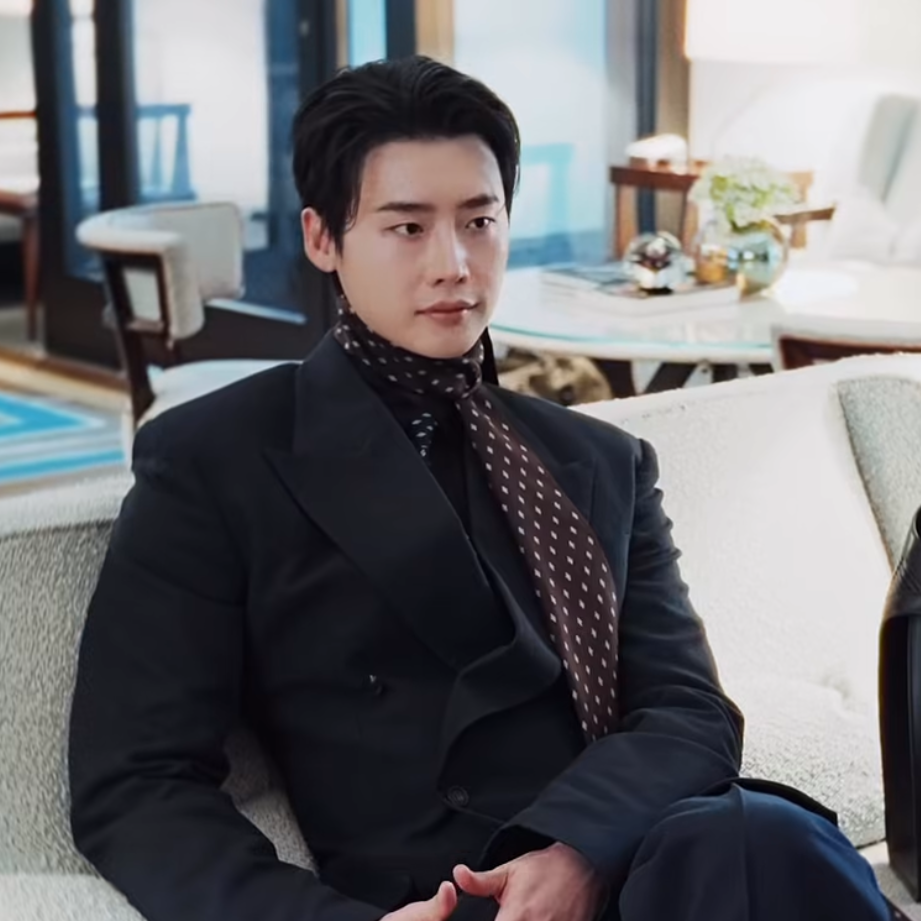 A moment captured by a fan of Lee Jongsuk