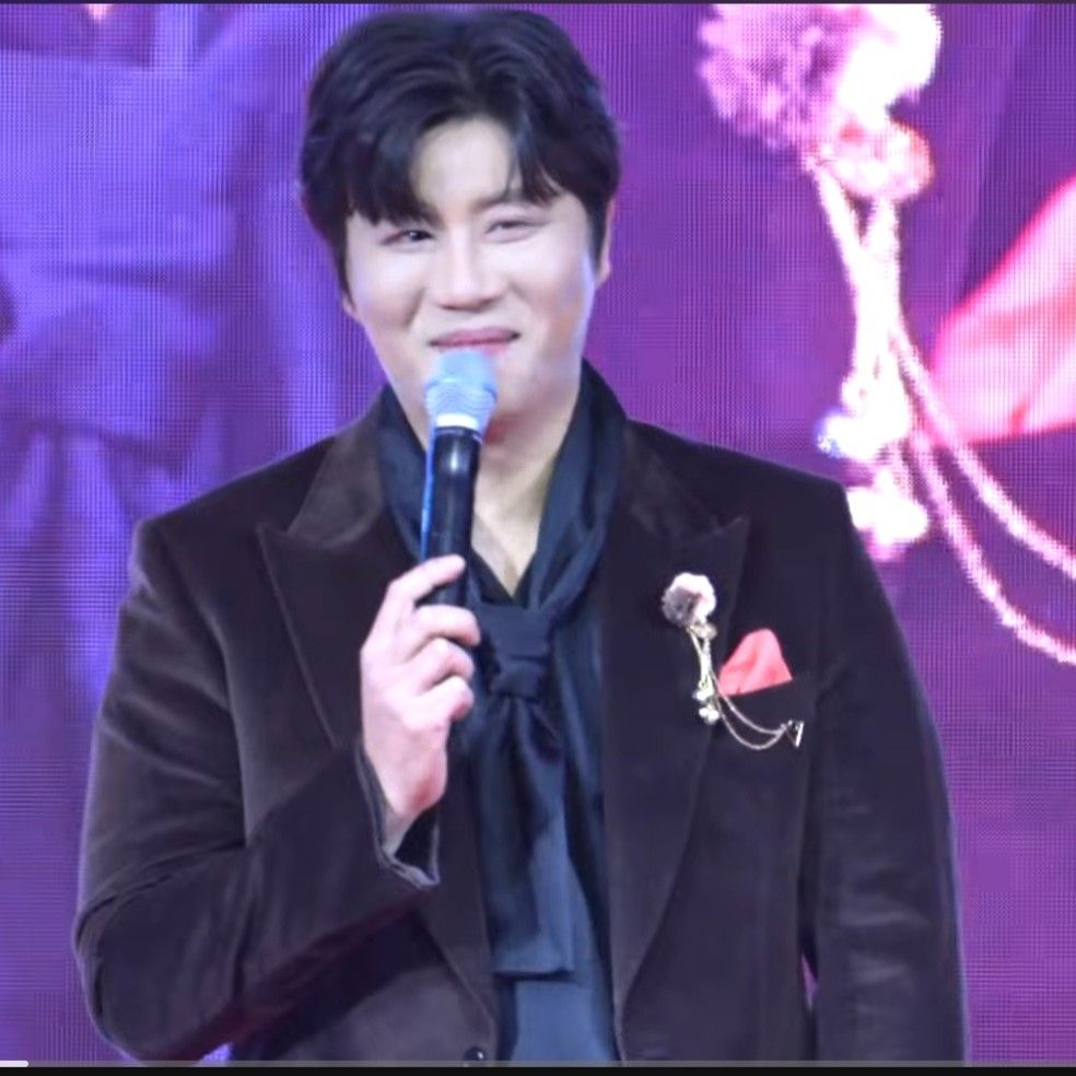 Behind-the-scenes cut of Jin Haesung