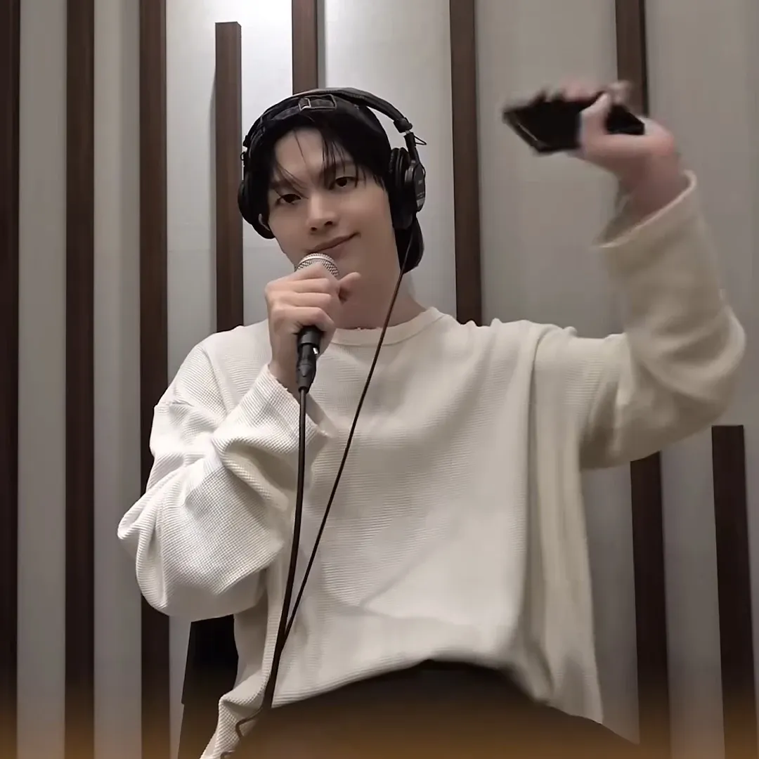 Recent activity shot of Yook Sungjae