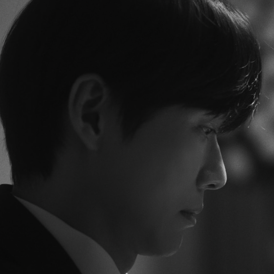 Behind-the-scenes cut of Namkoong Min