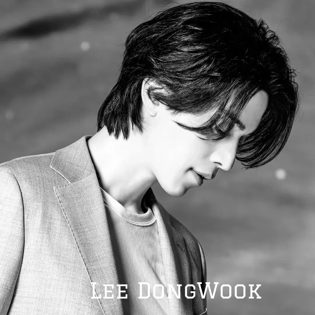 A moment captured by a fan of Lee Dongwook