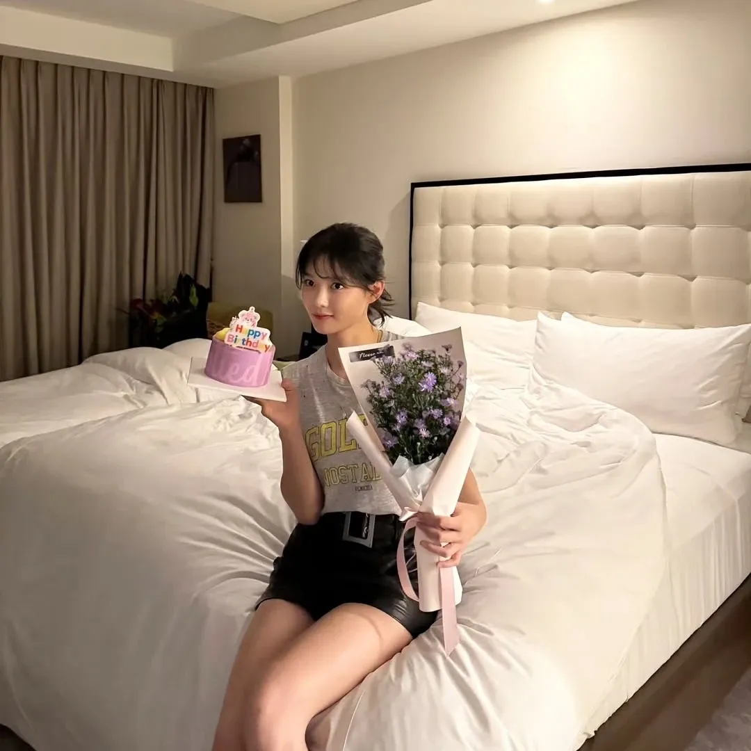 Behind-the-scenes cut of Kim Youjung