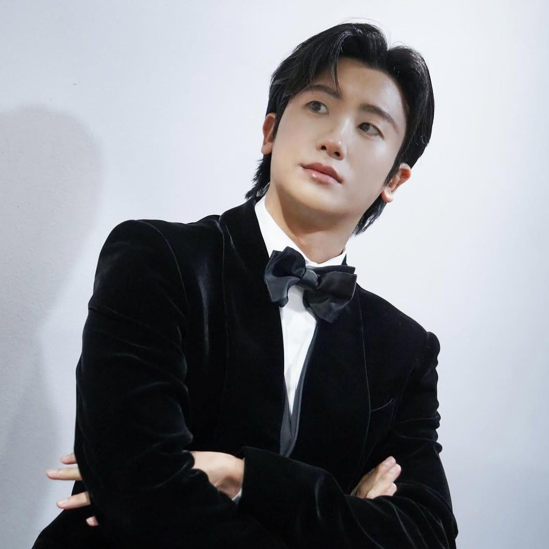 Behind-the-scenes cut of Park Hyungsik