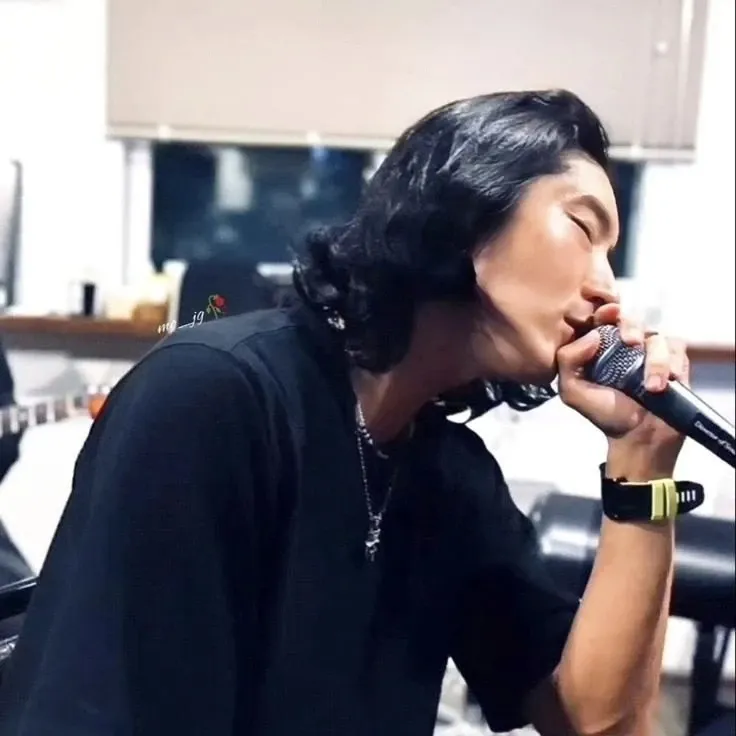 Behind-the-scenes cut of Lee Joongi
