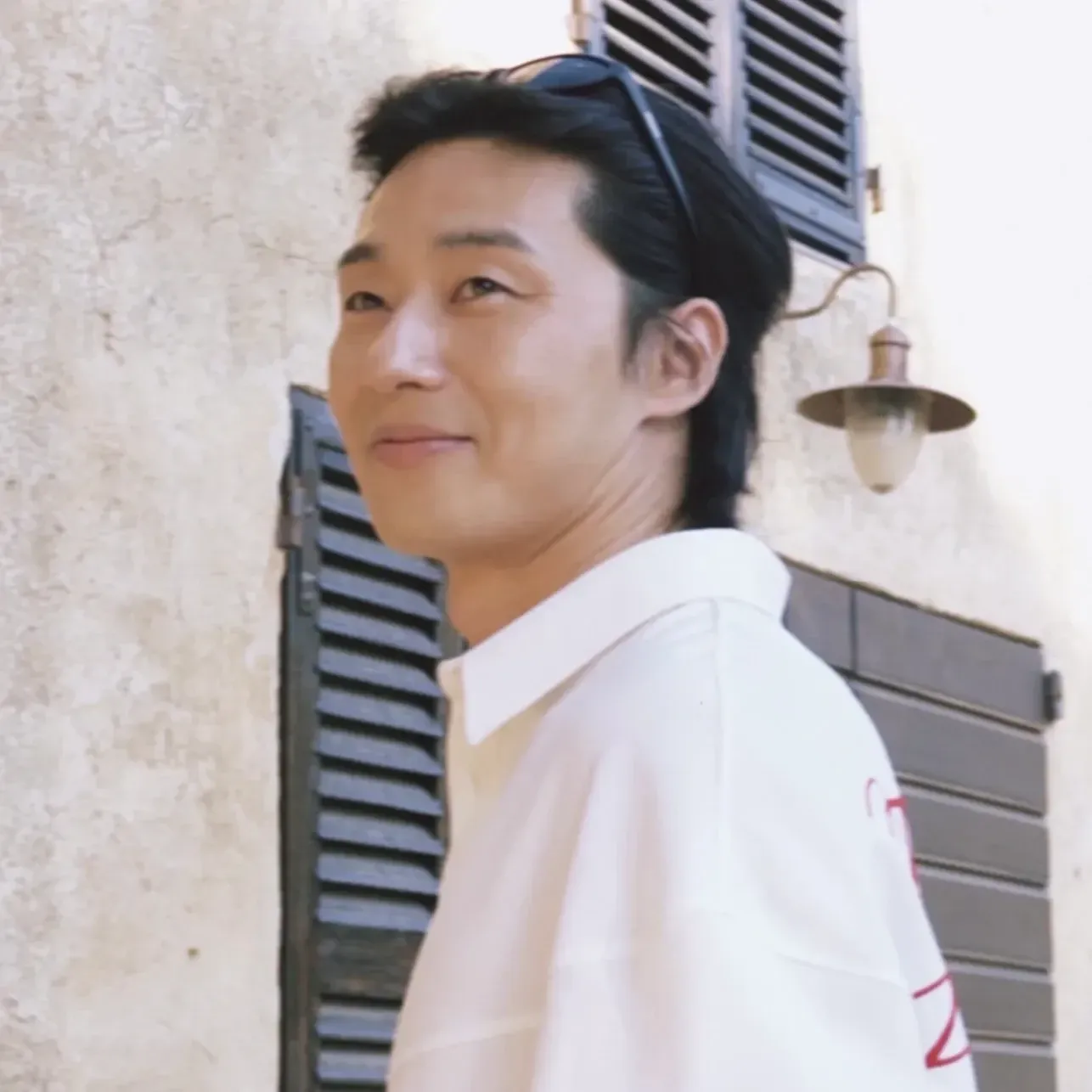 Behind-the-scenes cut of Park Seojoon