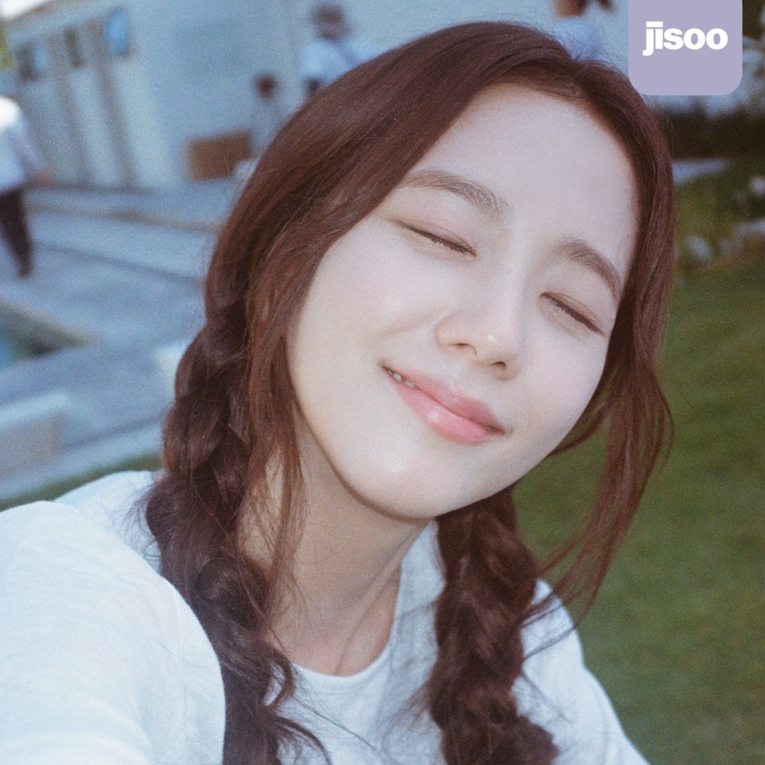 Behind-the-scenes cut of Jisoo (1995)