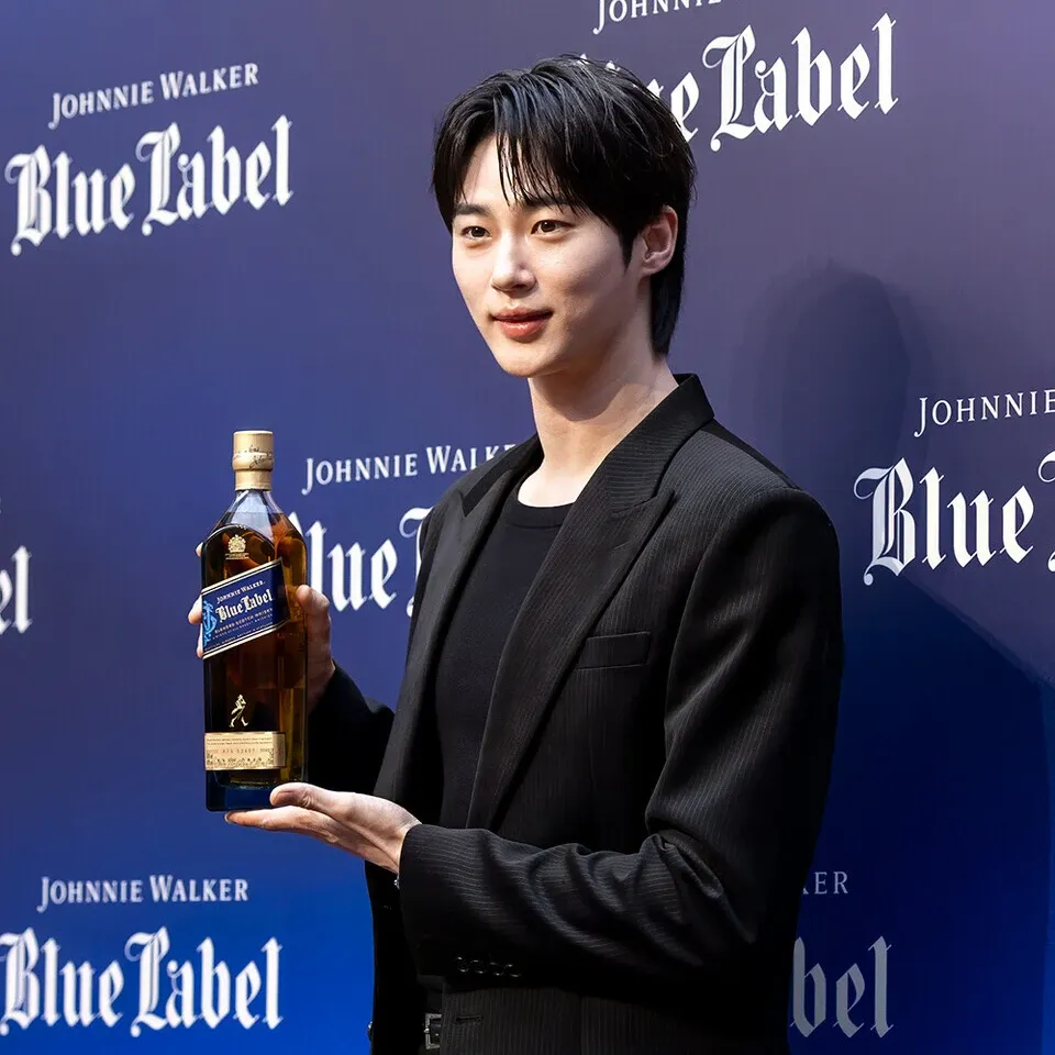 Behind-the-scenes cut of Byeon Wooseok
