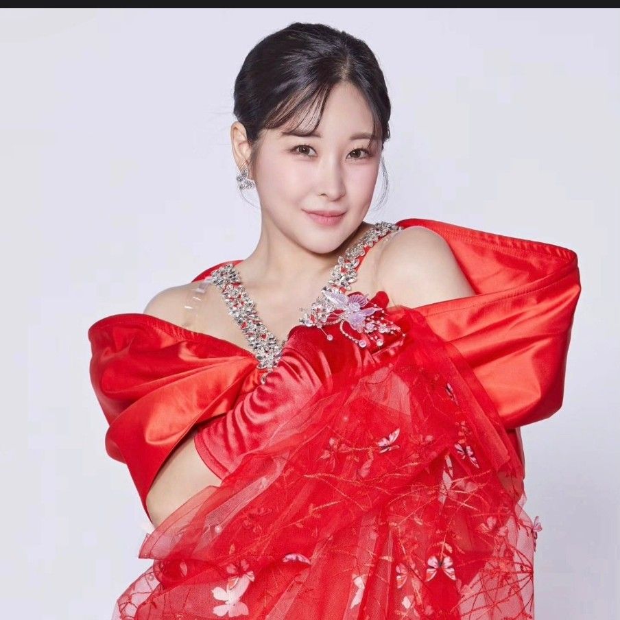 Behind-the-scenes cut of Hi Ryang