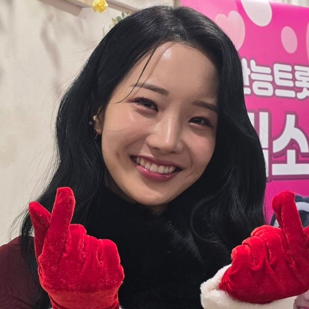 A moment captured by a fan of Kim Soyeon (2004)