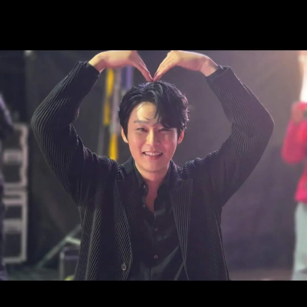 A moment captured by a fan of Kang Moonkyung