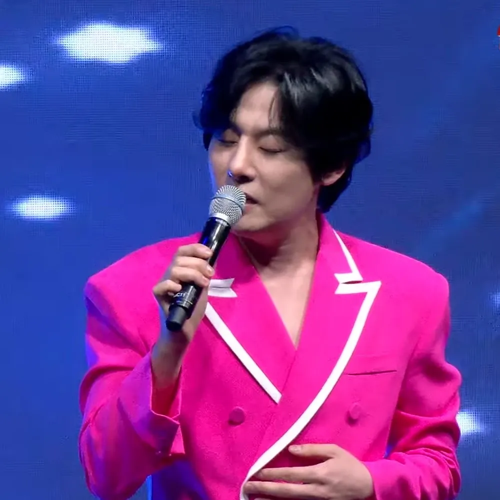 Behind-the-scenes cut of Kang Moonkyung