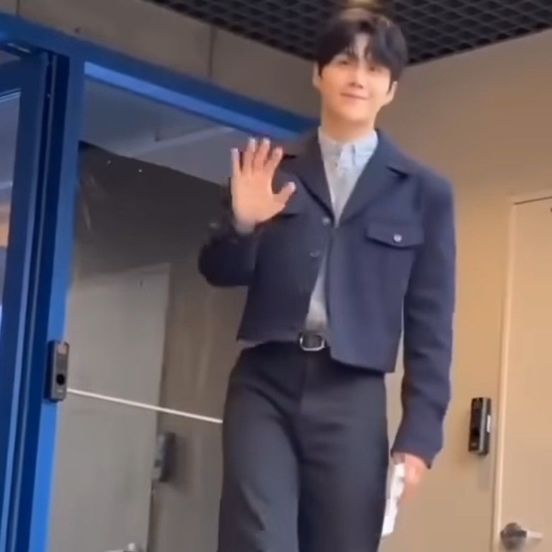 Behind-the-scenes cut of Kim Seonho