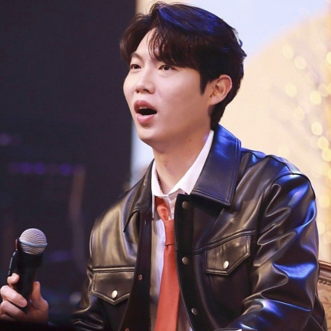 Latest photo of Son Taejin