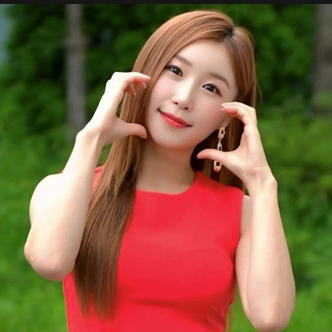 Behind-the-scenes cut of Lee Sona