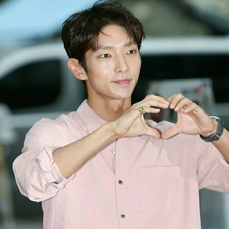 A moment captured by a fan of Lee Joongi