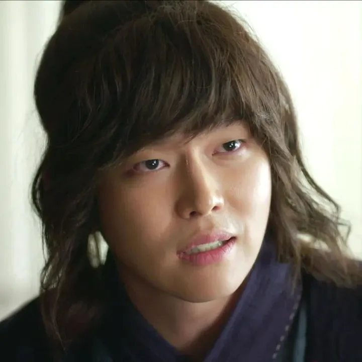 A moment captured by a fan of Yoon Kyunsang