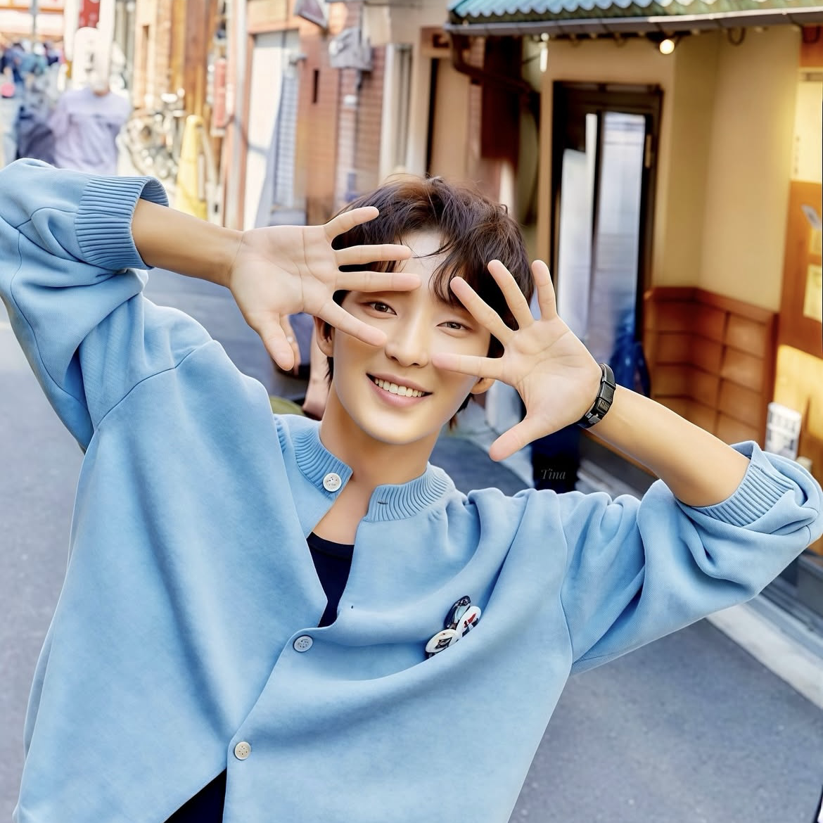 Behind-the-scenes cut of Lee Joongi