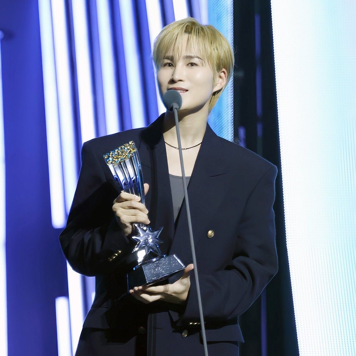 粉丝拍下的金熙栽瞬间