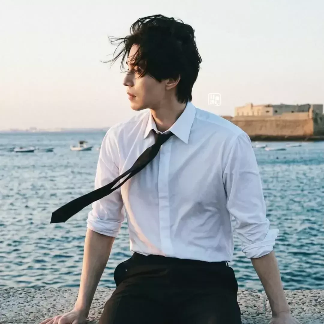 Behind-the-scenes cut of Lee Dongwook