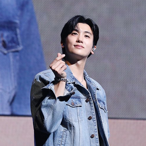 Behind-the-scenes cut of Park Hyungsik