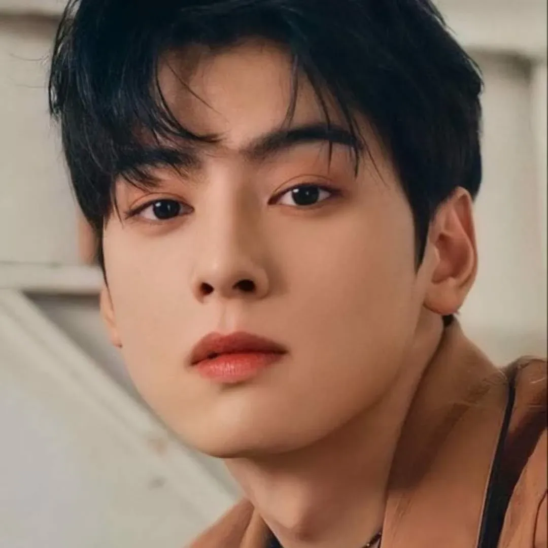 Recent activity shot of Cha Eunwoo