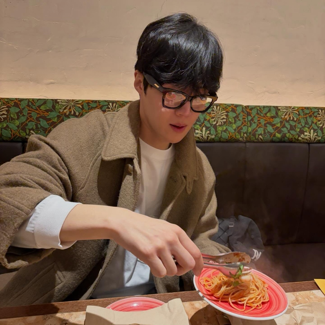 Behind-the-scenes cut of Kim Seonho