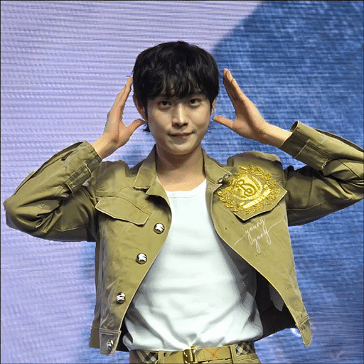 Behind-the-scenes cut of Kim Youngdae
