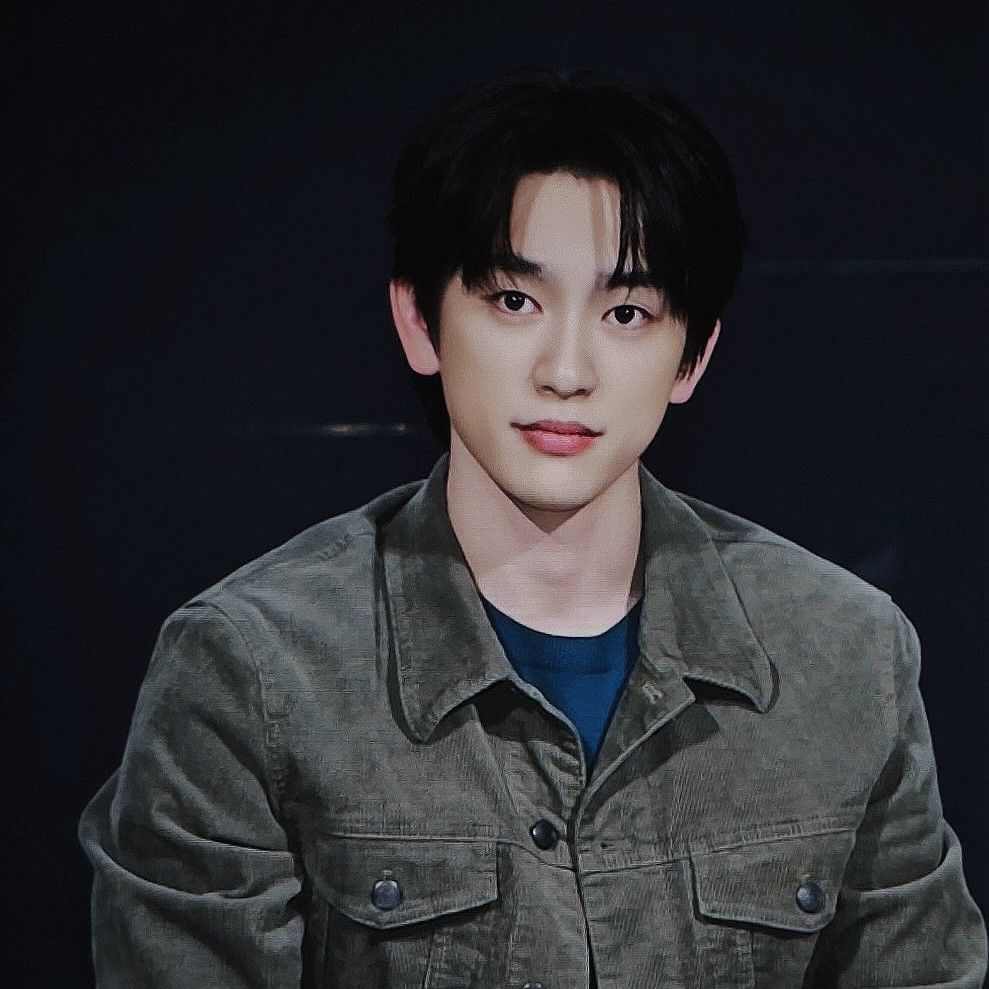 Behind-the-scenes cut of Park Jinyoung