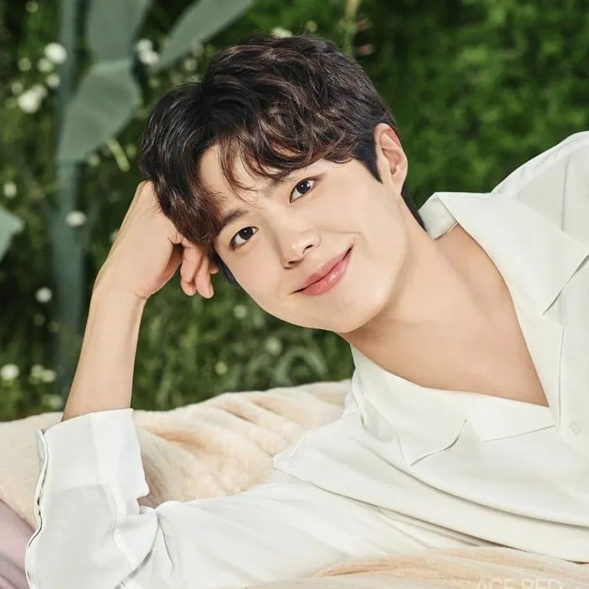 A moment captured by a fan of Park Bogum