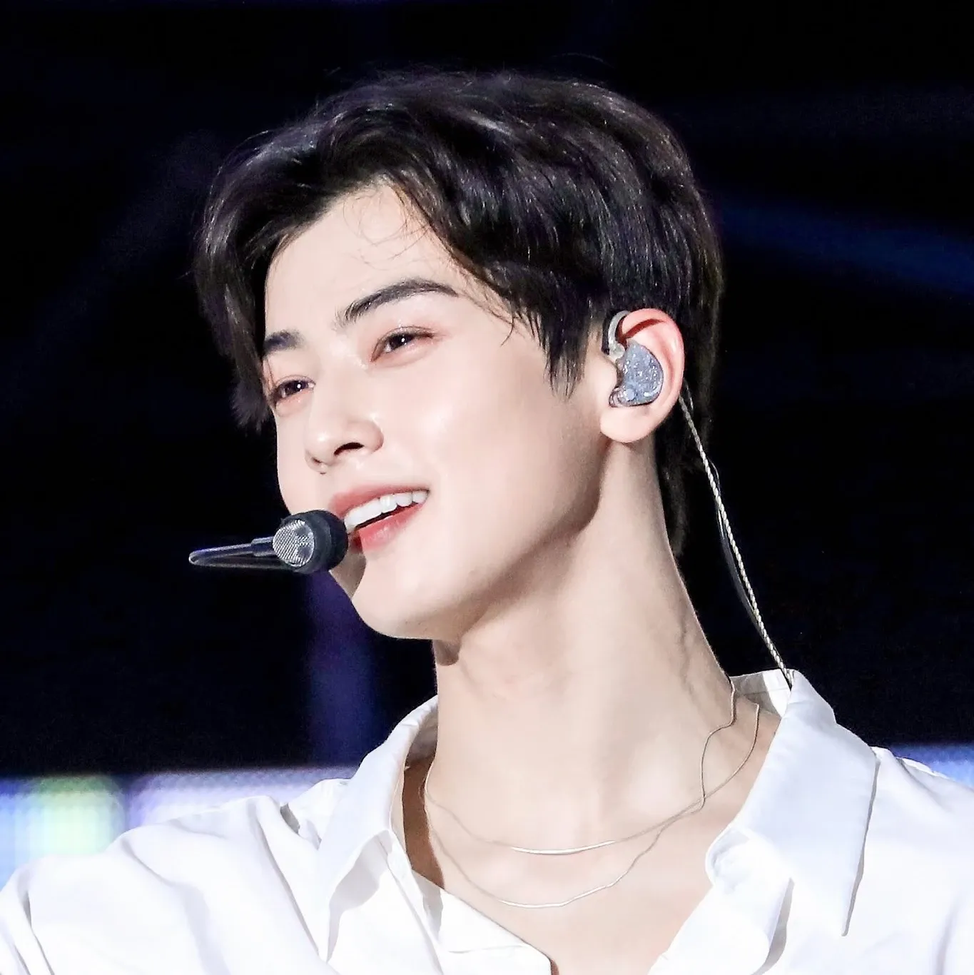 A moment captured by a fan of Cha Eunwoo