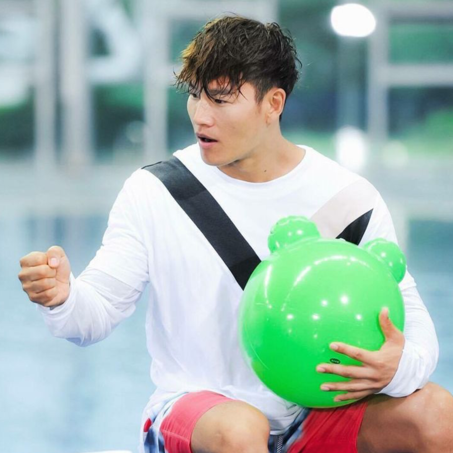 キム・ジョングクのビハインドカット