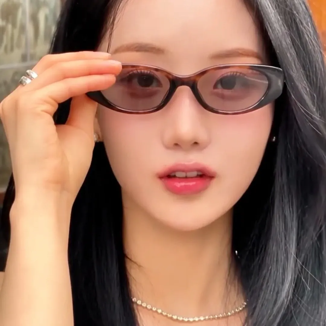 Behind-the-scenes cut of Kim Soyeon (2004)
