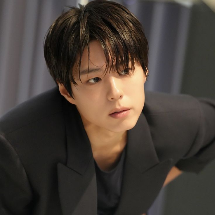 Behind-the-scenes cut of Park Bogum