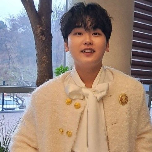 A moment captured by a fan of Park Sungon