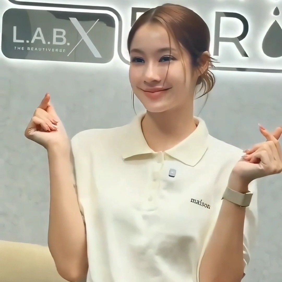 A moment captured by a fan of Namtan Tipnaree Weerawatnodom