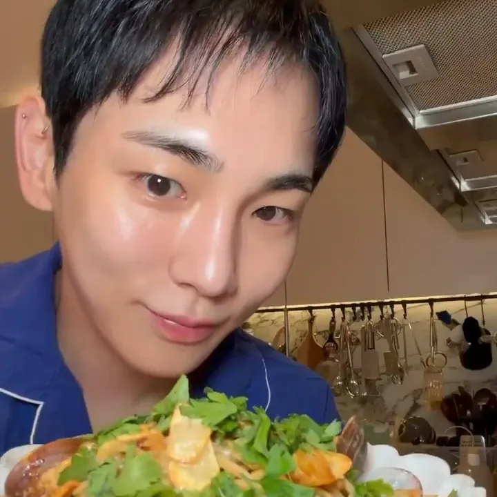 Behind-the-scenes cut of Key