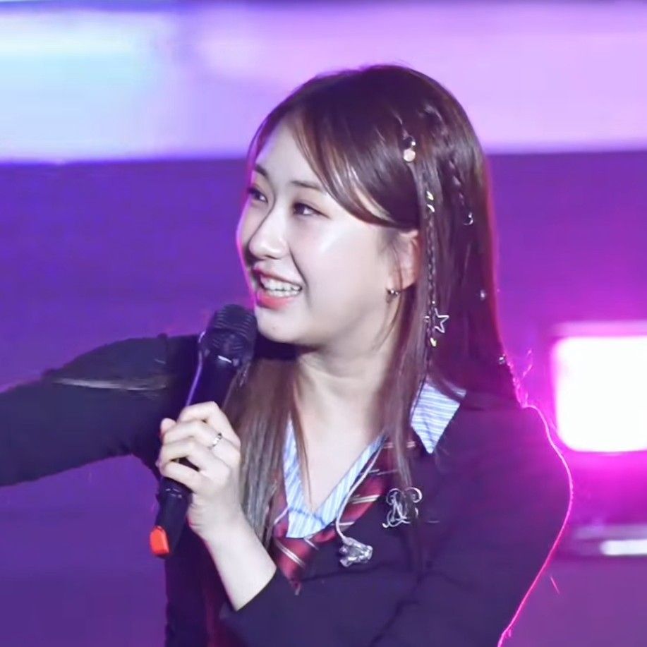 A moment captured by a fan of Jeon Yujin