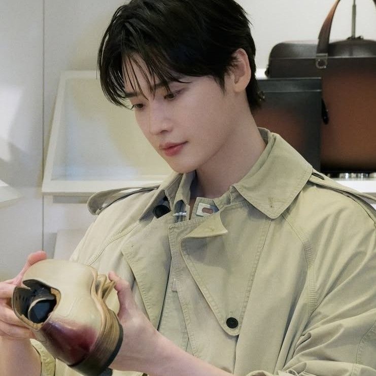 A moment captured by a fan of Lee Jongsuk